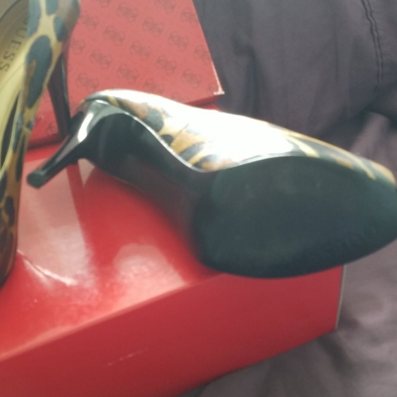 Shoes - Picture 2 of 5